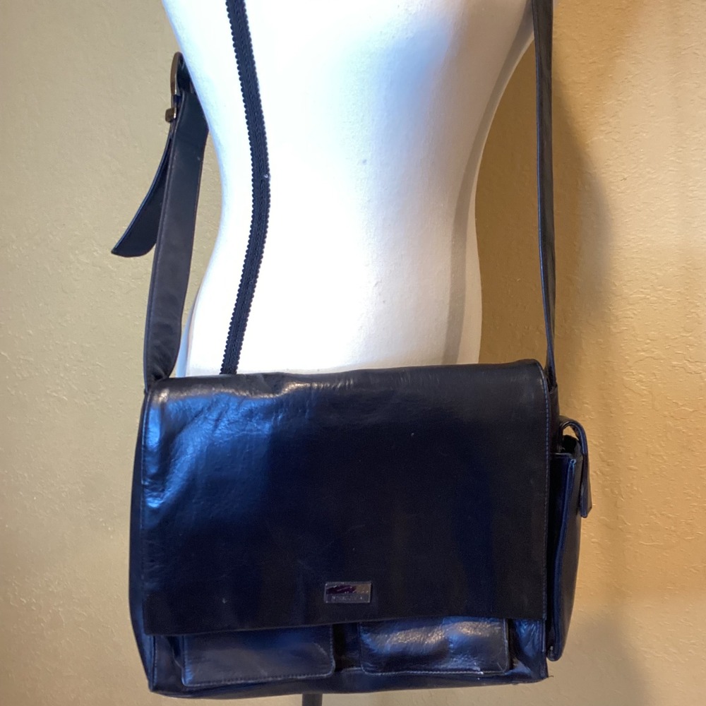 Perlina New‎ York Leather Handbag Purse, Black, magnetic snap closure front flap